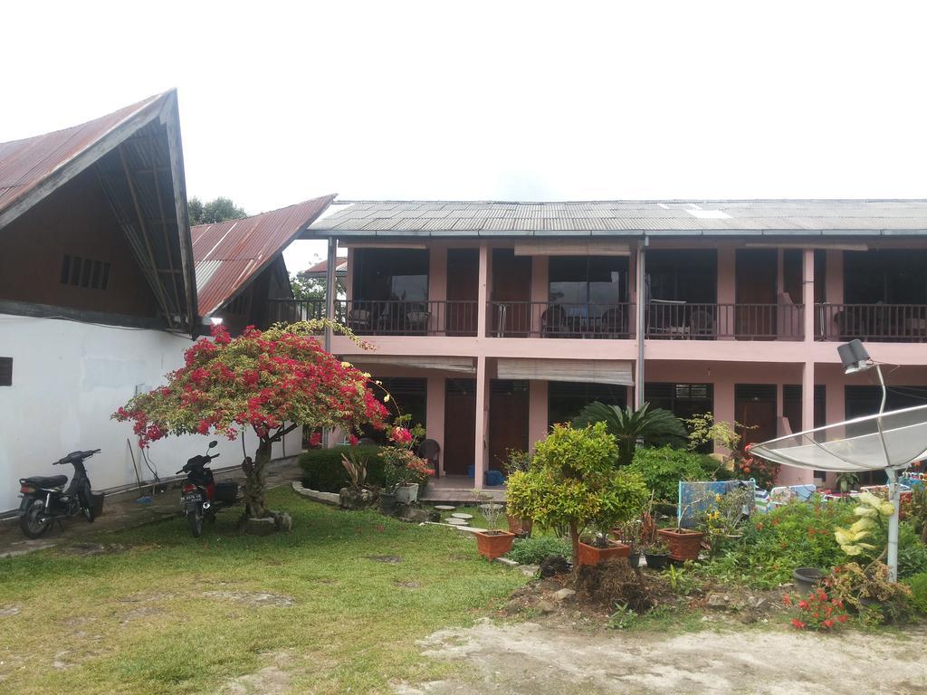 Bernard Guest House & Resto Redpartner Ambarita Exteriér fotografie